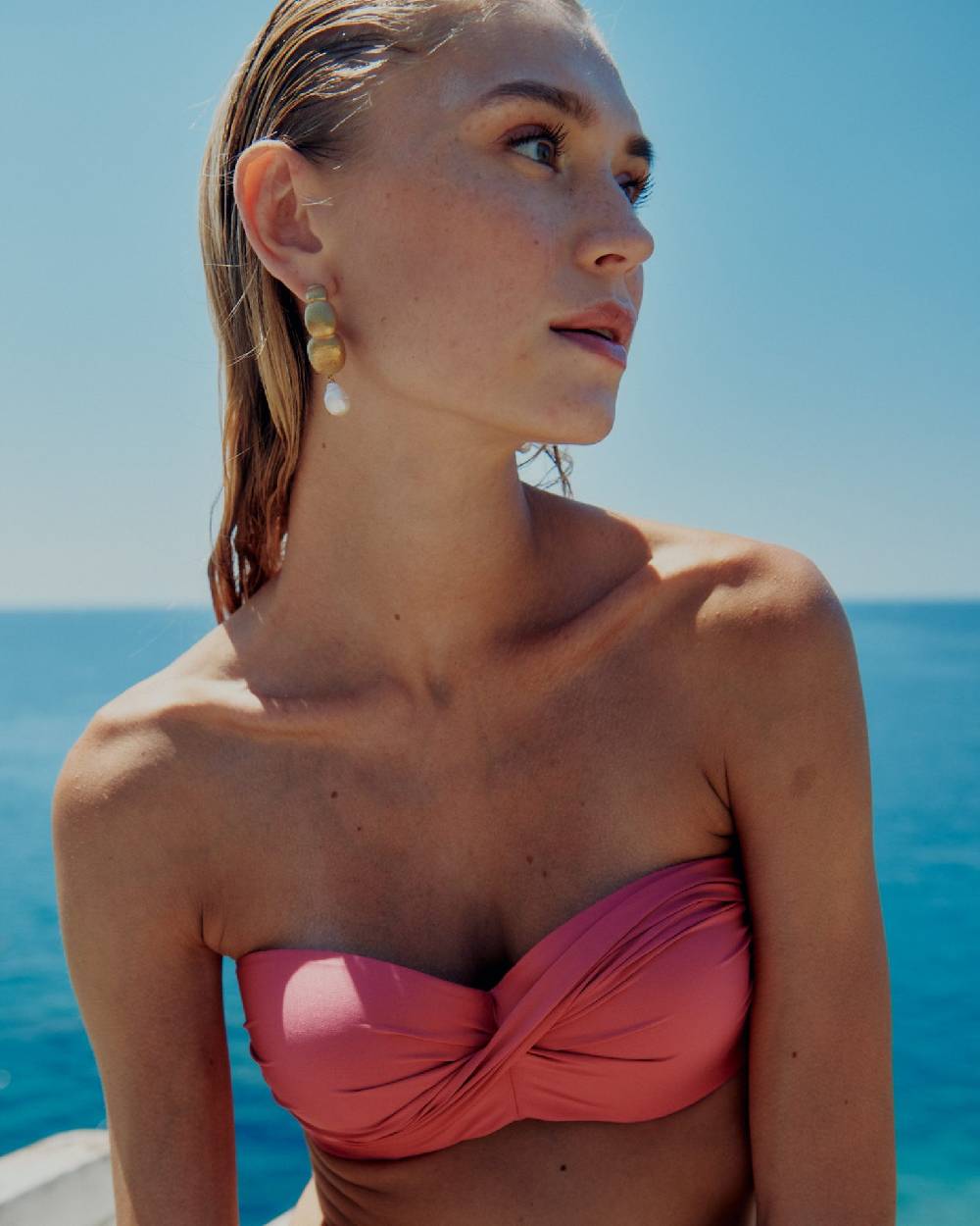 Olivia Gold Reggiseno a fascia strutturato + Slip a vita bassa con accessori sui fianchi Pezzi Unici