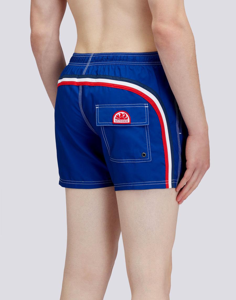 Sundek COSTUME DA BAGNO CORTO VITA ELASTICATA POLIESTERE RICICLATO REPREVE® BANDIERA AUSTRALIA M504BDRT3FG629FG Nuovo